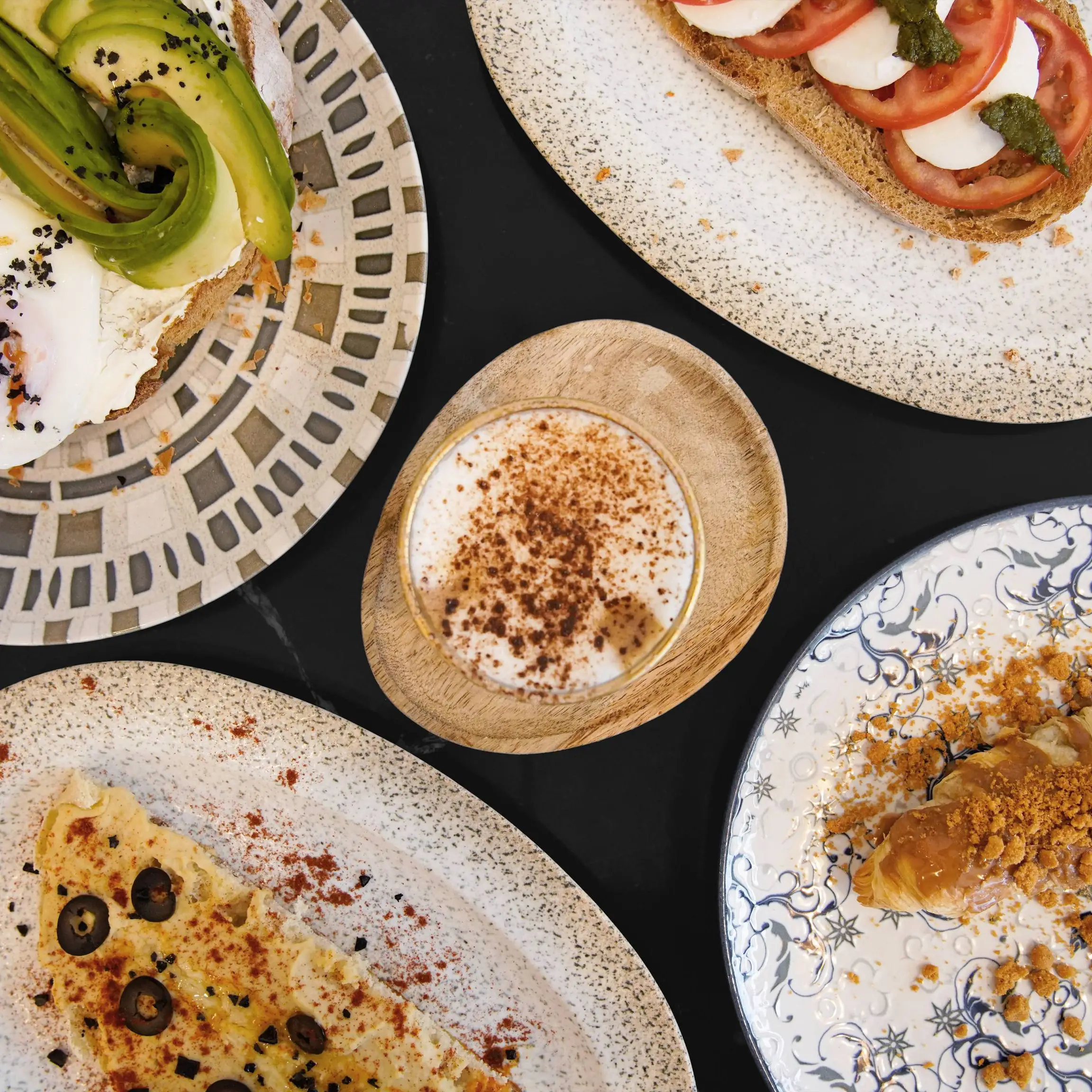 Dos Mundos, Un Café