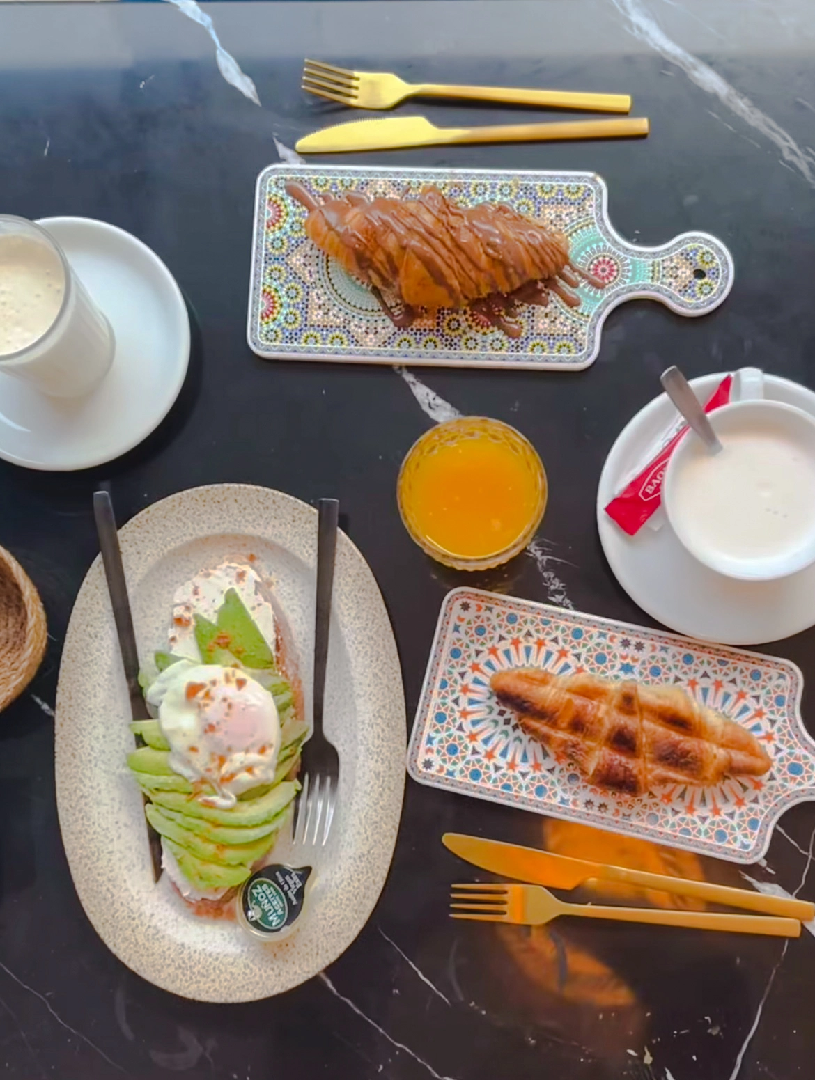 Disfrutando del desayuno en nuestra terraza