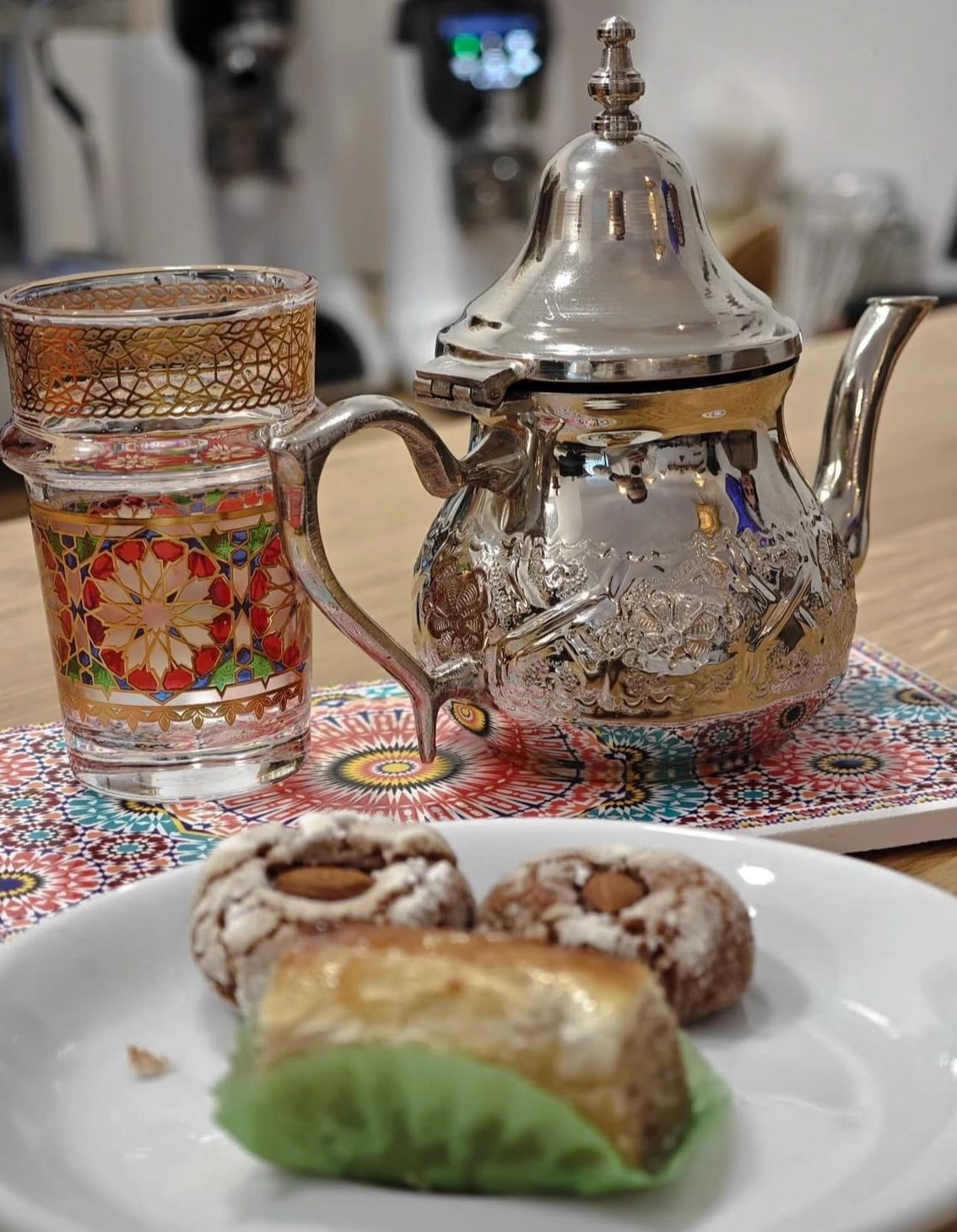 Té marroquí tradicional con menta fresca