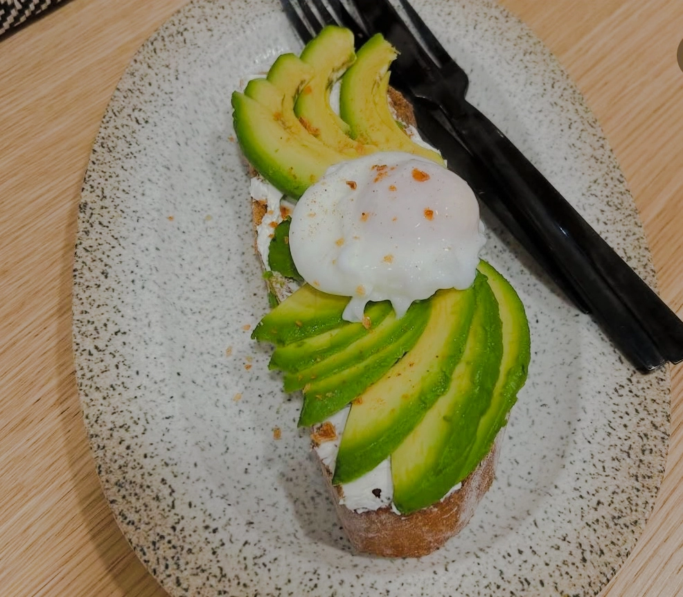 Tostada exótica con aguacate